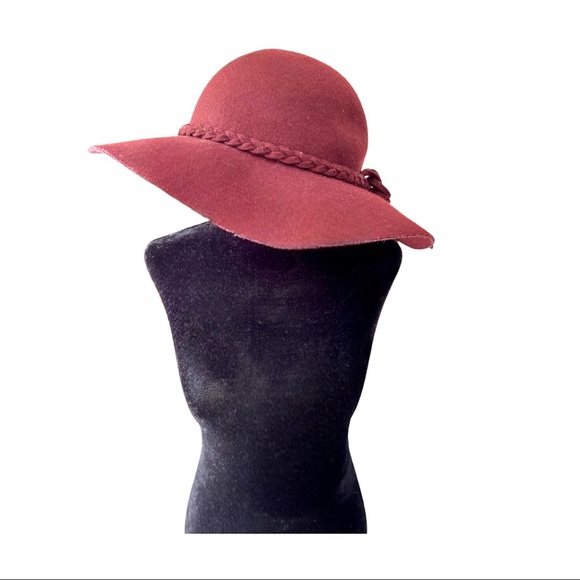 Stylish Wine-Coloured Wool Hat *Excellent Condition* - Picture 2 of 2